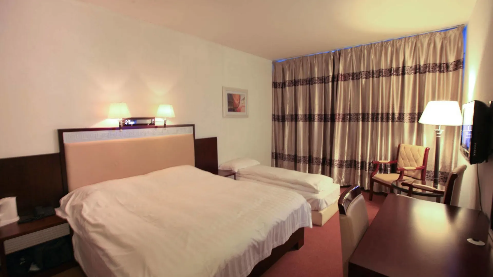 New Ocean Paradise Hotel Rotterdam 3*,